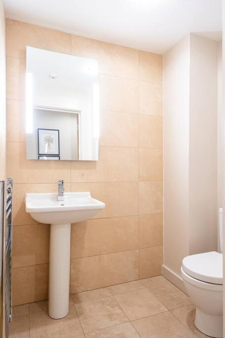 Stunning 2 Bedroom Apartment In Converted Chapel Bath Eksteriør bilde